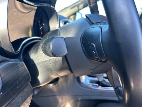 Used 2021 Jeep Grand Cherokee Laredo RWD image 35