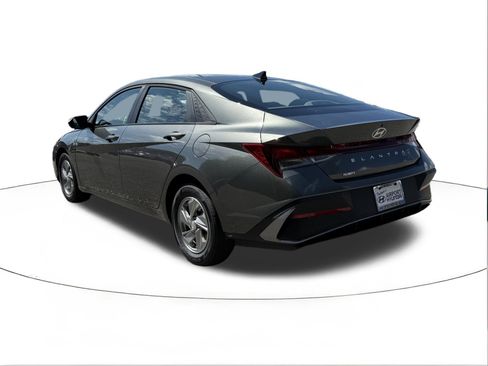 New 2026 Hyundai Elantra SE image 5