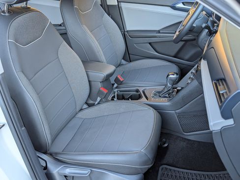 Used 2024 Volkswagen Taos SE image 20