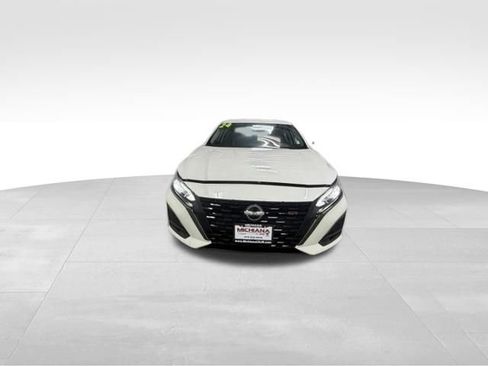 Used 2024 Nissan Altima 2.5 SR FWD image 3