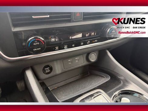 Used 2025 Nissan Rogue SV AWD/4WD image 16