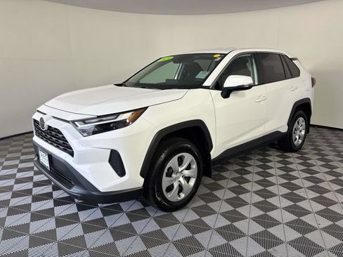 Used 2025 Toyota RAV4 LE AWD/4WD image 4