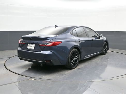 Used 2026 Toyota Camry Hybrid image 11