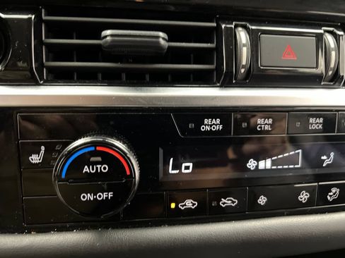 Used 2025 Nissan Pathfinder SL FWD image 58
