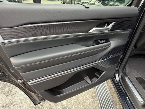Used 2025 Jeep Grand Wagoneer Series II Obsidian w/ Quick Order Packagew 28T AWD/4WD image 24
