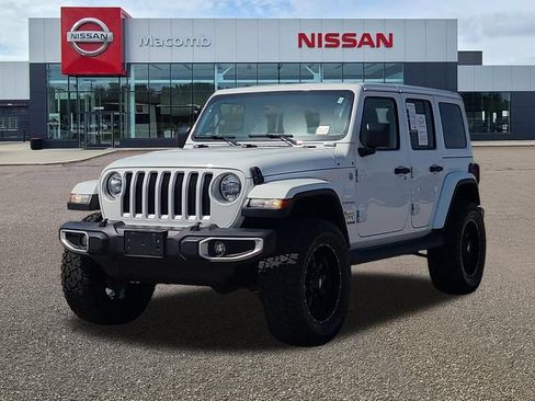 Used 2021 Jeep Wrangler Unlimited Sahara w/ Uconnect 4C Nav & Sound Group AWD/4WD image 3