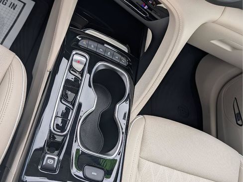 Used 2023 Buick Envision Avenir AWD/4WD image 18