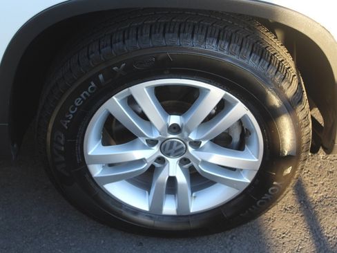Used 2017 Volkswagen Tiguan S image 23