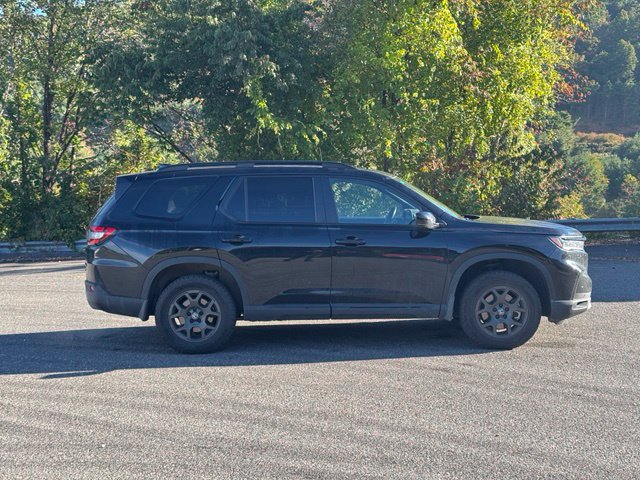 Used 2025 Honda Pilot TrailSport image 20