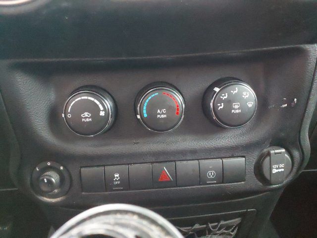 Used 2016 Jeep Wrangler Unlimited Rubicon w/ Connectivity Group AWD/4WD image 16