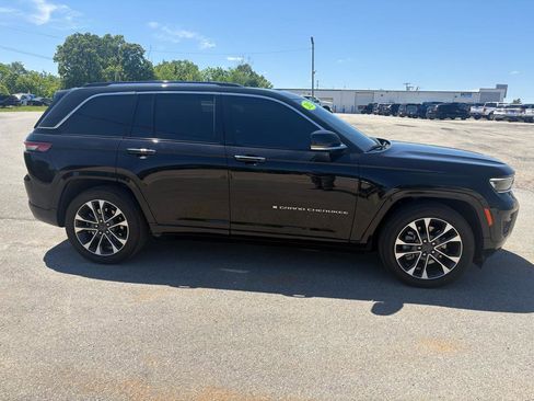 Used 2023 Jeep Grand Cherokee Overland AWD/4WD image 2