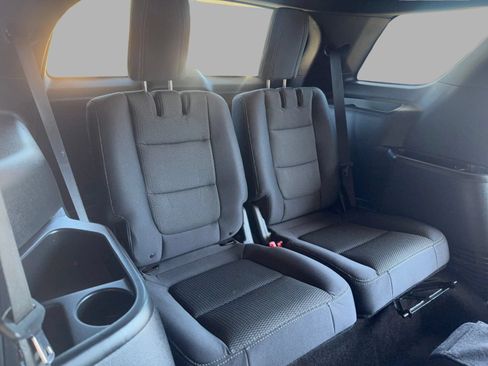 Used 2018 Ford Explorer XLT w/ Equipment Group 201A AWD/4WD image 30