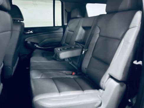 Used 2018 Chevrolet Suburban LT RWD image 17