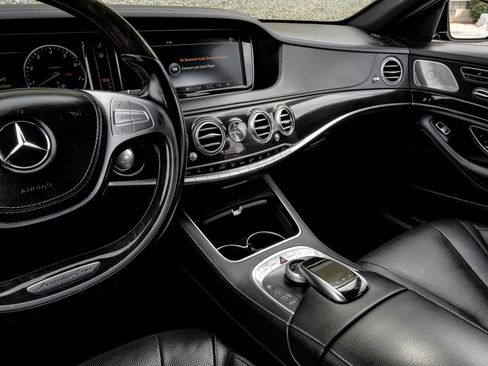 Used 2017 Mercedes-Benz S 550 Sedan image 25