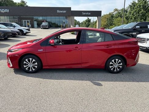 Used 2020 Toyota Prius Prime Limited FWD image 2