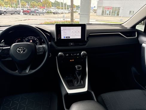 Used 2025 Toyota RAV4 XLE FWD image 27