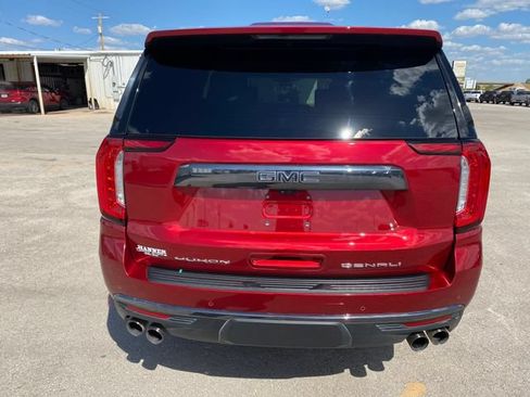 Used 2023 GMC Yukon XL Denali Ultimate AWD/4WD image 5
