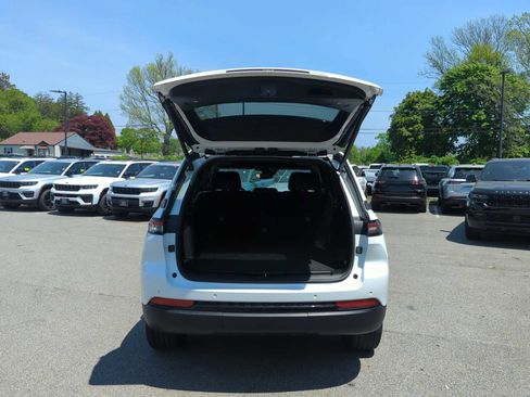 Used 2023 Jeep Grand Cherokee Altitude AWD/4WD image 34