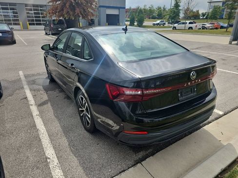 Used 2025 Volkswagen Jetta SE FWD image 7