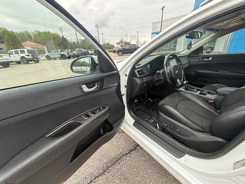 Used 2018 Kia Optima S FWD image 11