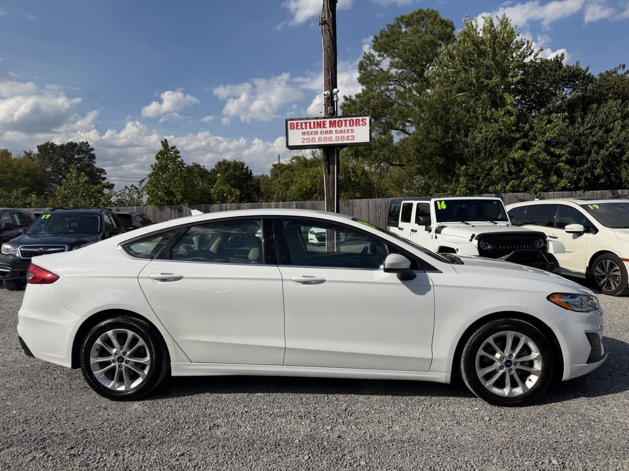 Used 2019 Ford Fusion SE FWD image 3