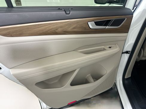 Used 2024 Volkswagen Atlas SE w/ Panoramic Sunroof Package image 26