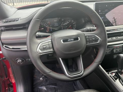 Used 2025 Jeep Compass Trailhawk AWD/4WD image 28