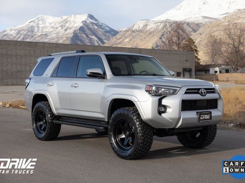 Used 2022 Toyota 4Runner SR5 Premium image 1