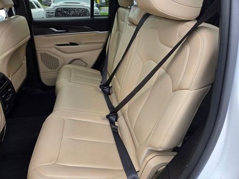 Certified 2023 Jeep Grand Cherokee Limited image 9