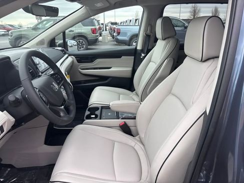 New 2026 Honda Odyssey Touring image 9