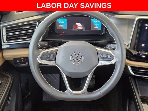 Used 2024 Volkswagen Atlas Cross Sport SE FWD image 19