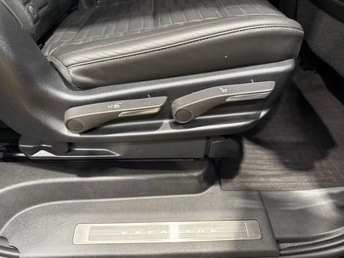 Used 2023 Cadillac Escalade ESV V AWD/4WD image 88