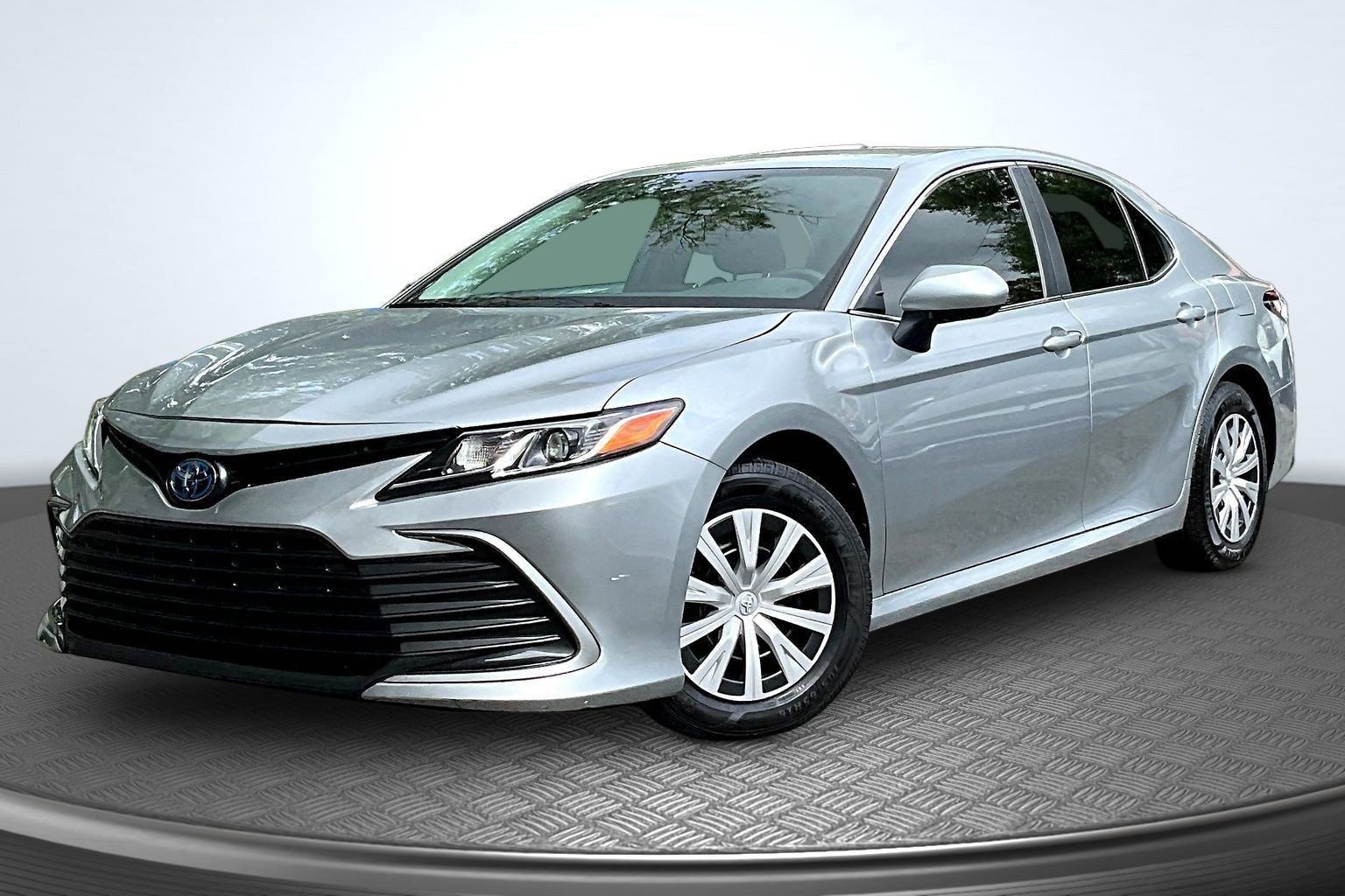 Used 2024 Toyota Camry LE FWD image 1