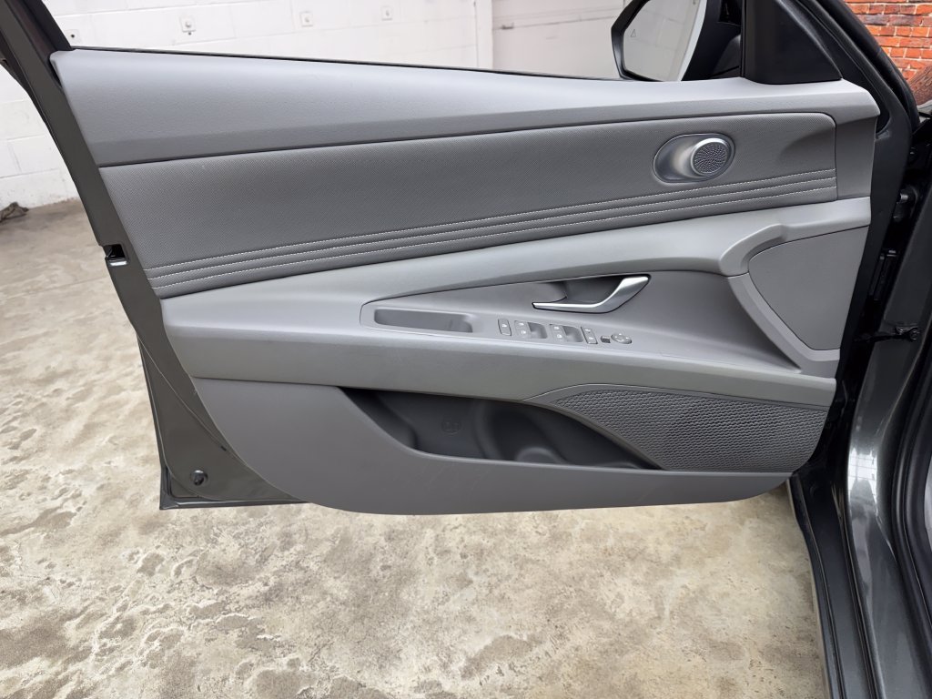 Used 2025 Hyundai Elantra Sport FWD image 8