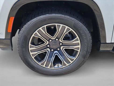 Used 2024 Jeep Wagoneer Series II w/ Flexible Seating Group RWD image 21