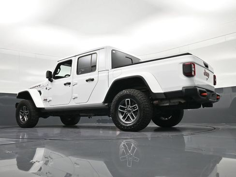 Used 2025 Jeep Gladiator Mojave w/ Convenience Group AWD/4WD image 27