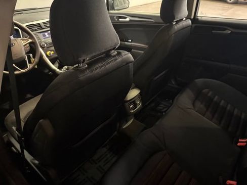 Used 2015 Ford Fusion SE w/ Equipment Group 201A FWD image 30