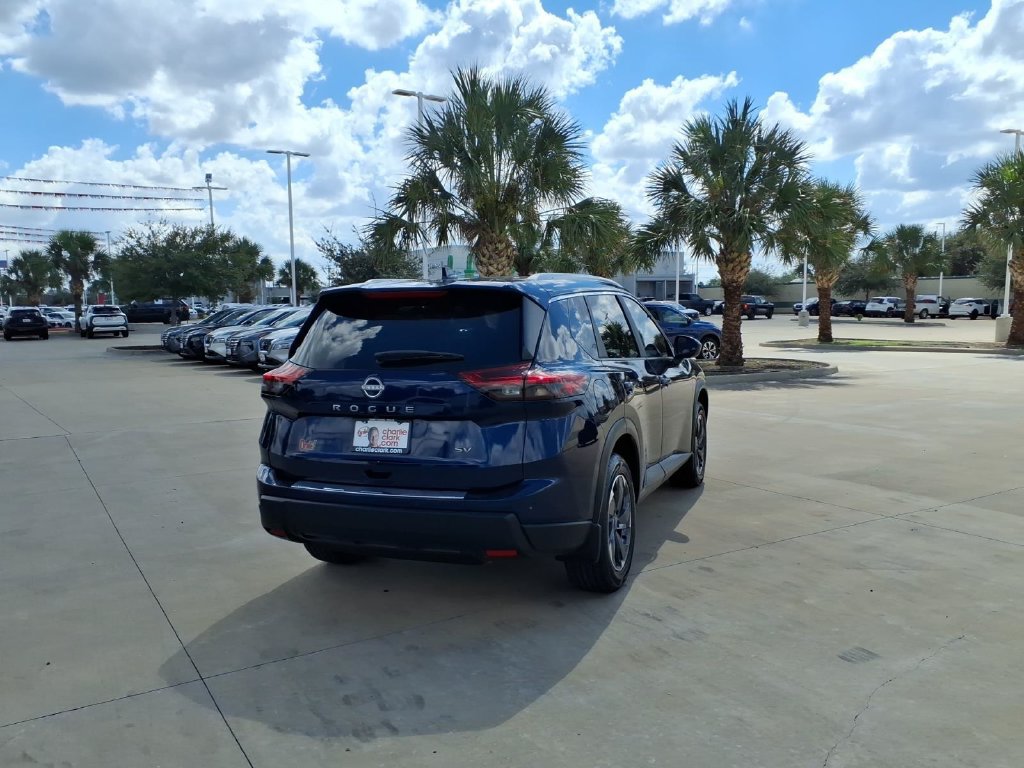 Used 2024 Nissan Rogue SV w/ SV Premium Package FWD image 5