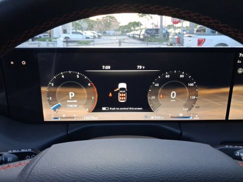 Used 2025 Nissan Armada PRO-4X w/ Pro-4X Premium Package AWD/4WD image 22