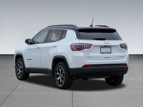 Used 2025 Jeep Compass Limited image 4