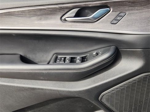 Used 2024 Jeep Grand Cherokee L Limited w/ Luxury Tech Group II image 24