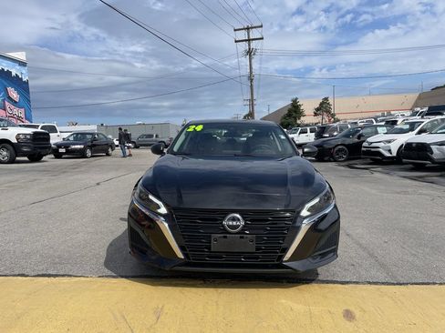 Used 2024 Nissan Altima 2.5 SV FWD image 5
