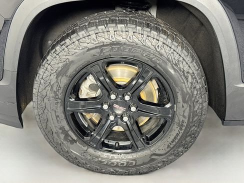 Used 2023 GMC Acadia AT4 w/ Technology Package image 33