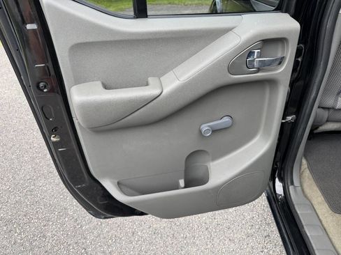 Used 2015 Nissan Frontier S AWD/4WD image 25