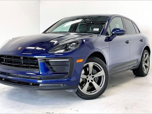 Used 2022 Porsche Macan AWD/4WD image 2