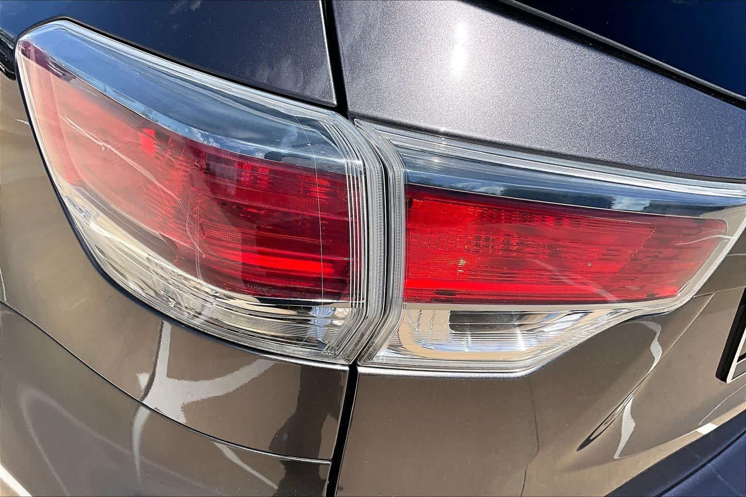 Used 2015 Toyota Highlander Plus FWD image 26