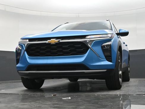 Used 2025 Chevrolet Trax LT FWD image 26