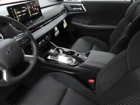 New 2026 Mitsubishi Outlander ES FWD image 21
