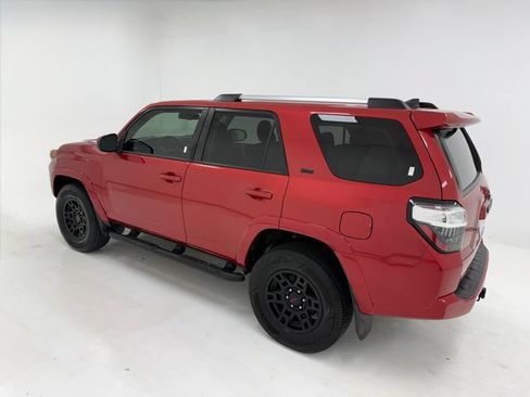 Used 2021 Toyota 4Runner SR5 AWD/4WD image 37