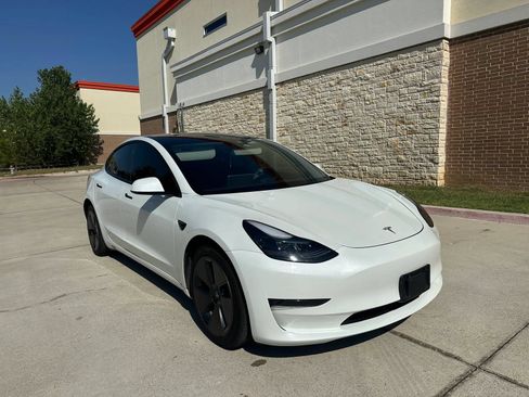 Used 2023 Tesla Model 3 Standard Range RWD image 1
